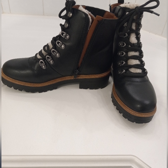 Womens Boots - Picture 2 of 2